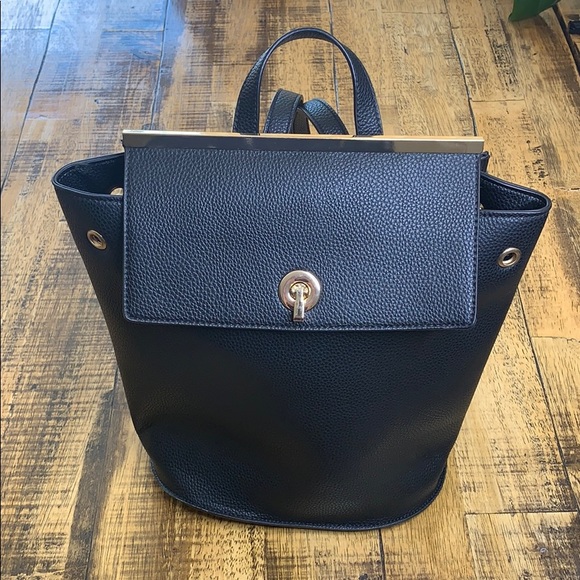 Black and gold adjustable backpack - Picture 6 of 6